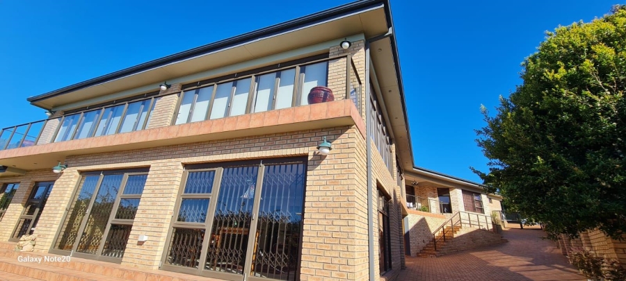 5 Bedroom Property for Sale in Noorsekloof Eastern Cape